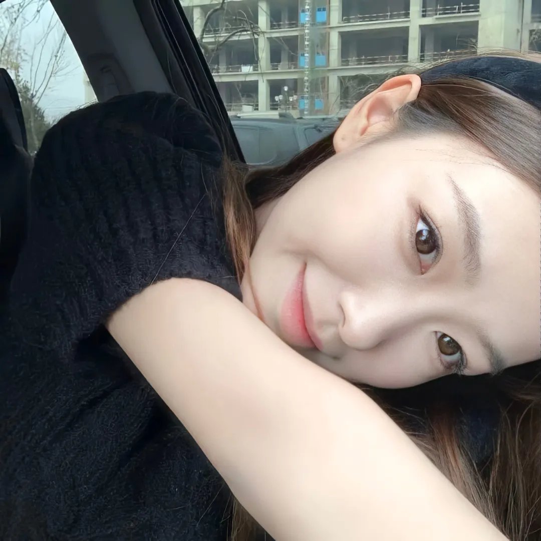 黑暗中的两个人